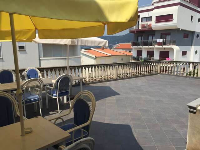 Гостевой дом Apartments & Rooms Sunset Добра-Вода-12
